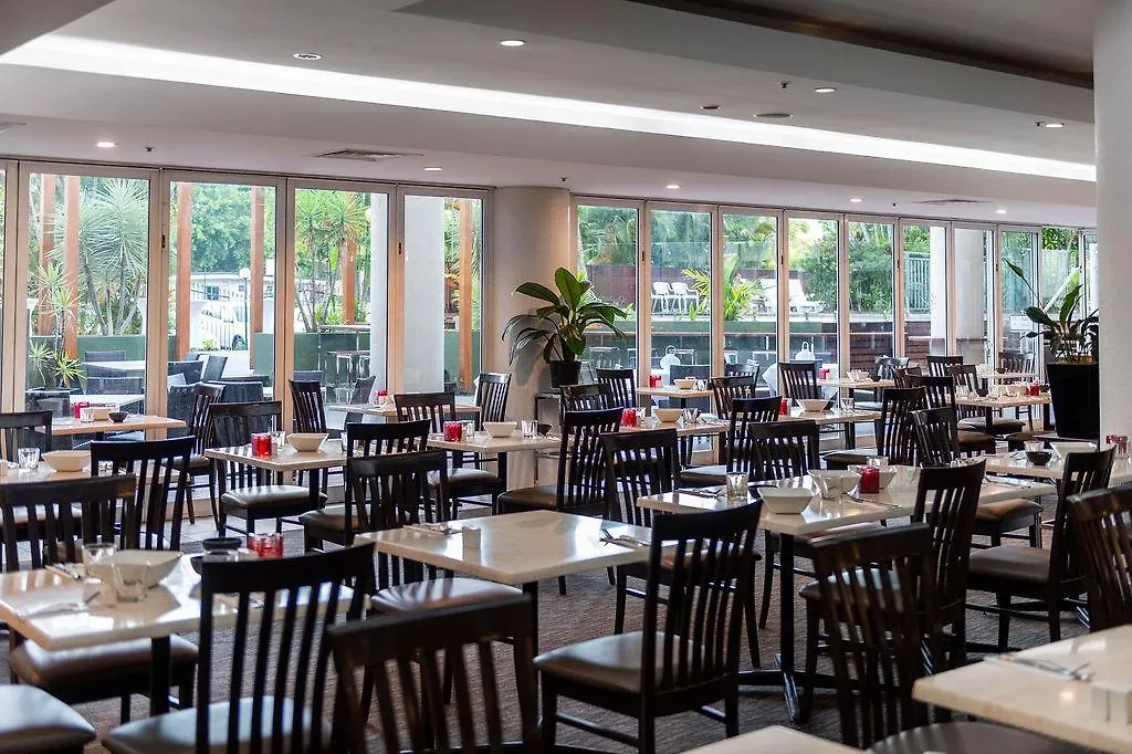 Rydges Esplanade Resort Cairns 4*,