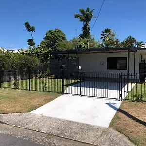 Holiday home The Red Sparrow 2