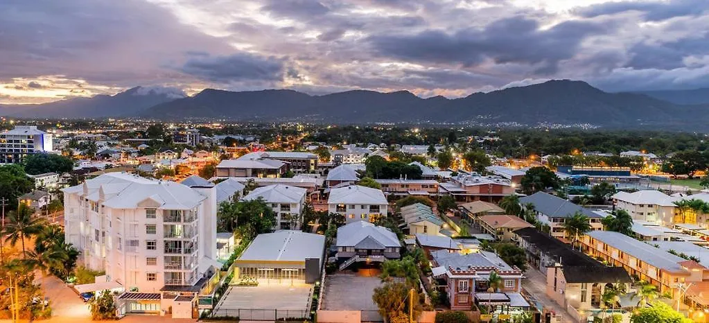 Rydges Esplanade Resort Cairns 4*,