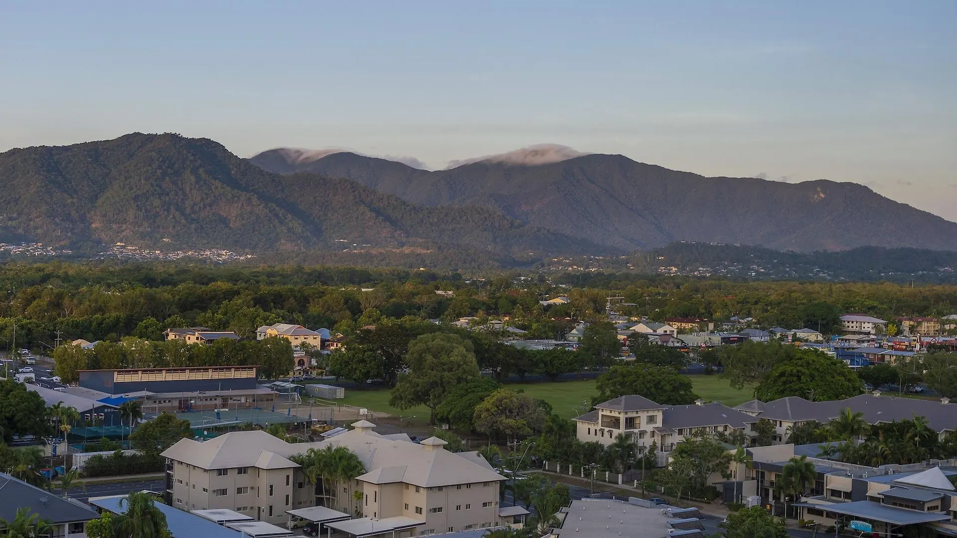 Rydges Esplanade Resort Cairns Hotel