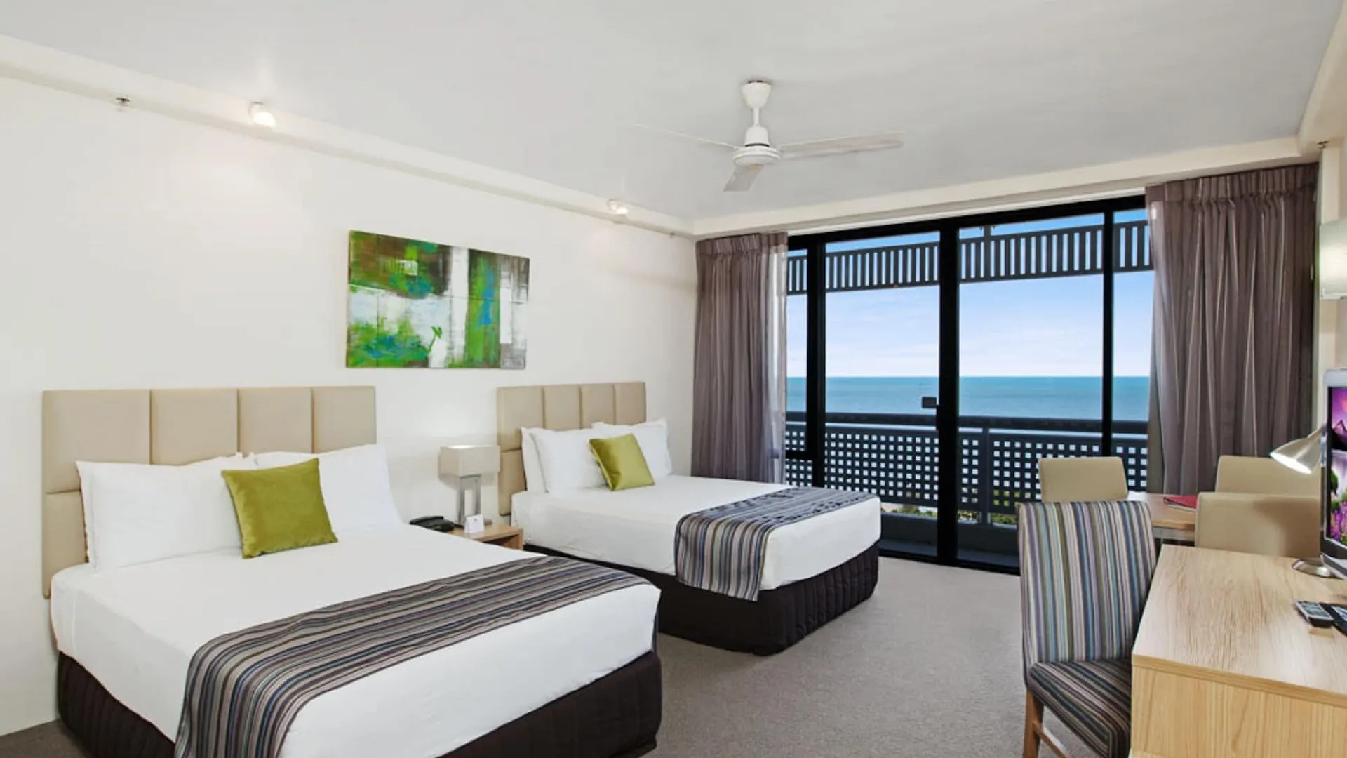 Rydges Esplanade Resort Cairns 4*,  Australia