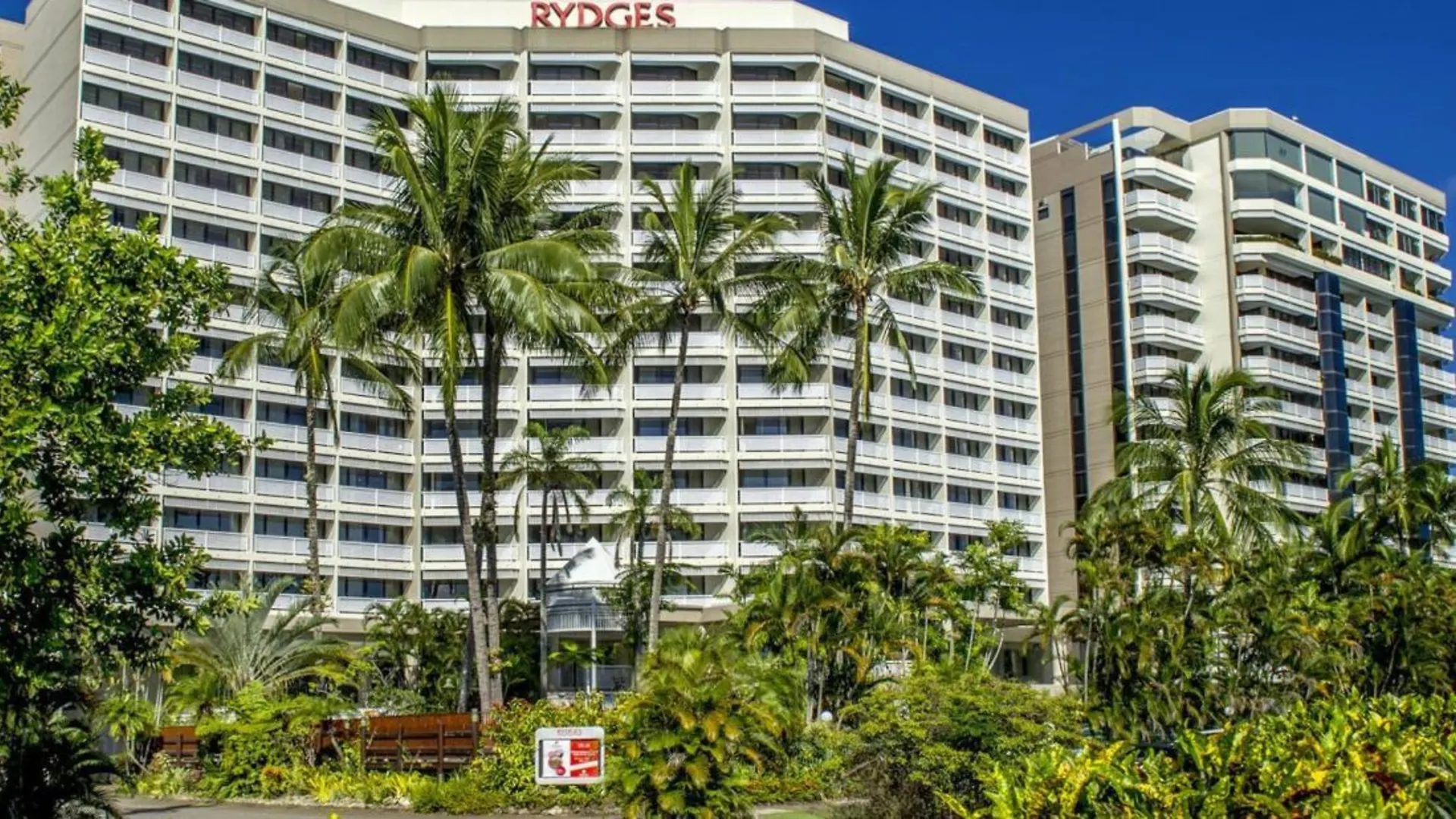 Rydges Esplanade Resort Cairns Hotel