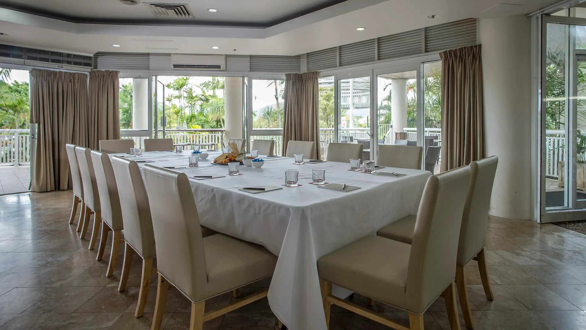 Rydges Esplanade Resort Cairns 4*,  Australia