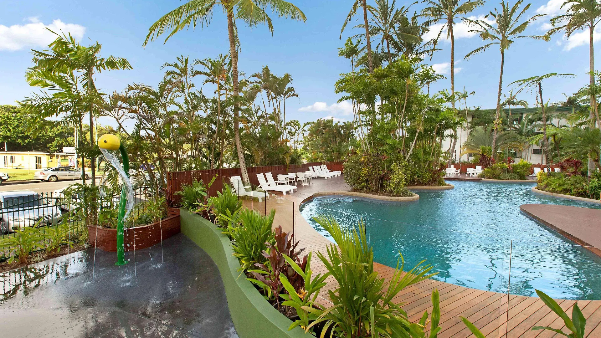 Rydges Esplanade Resort Cairns 4*,