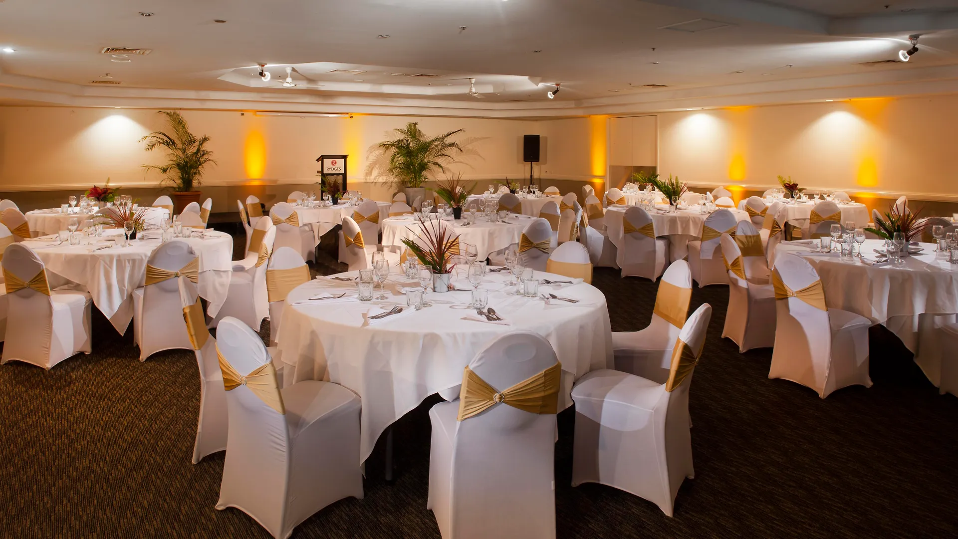 Rydges Esplanade Resort Cairns 4*,