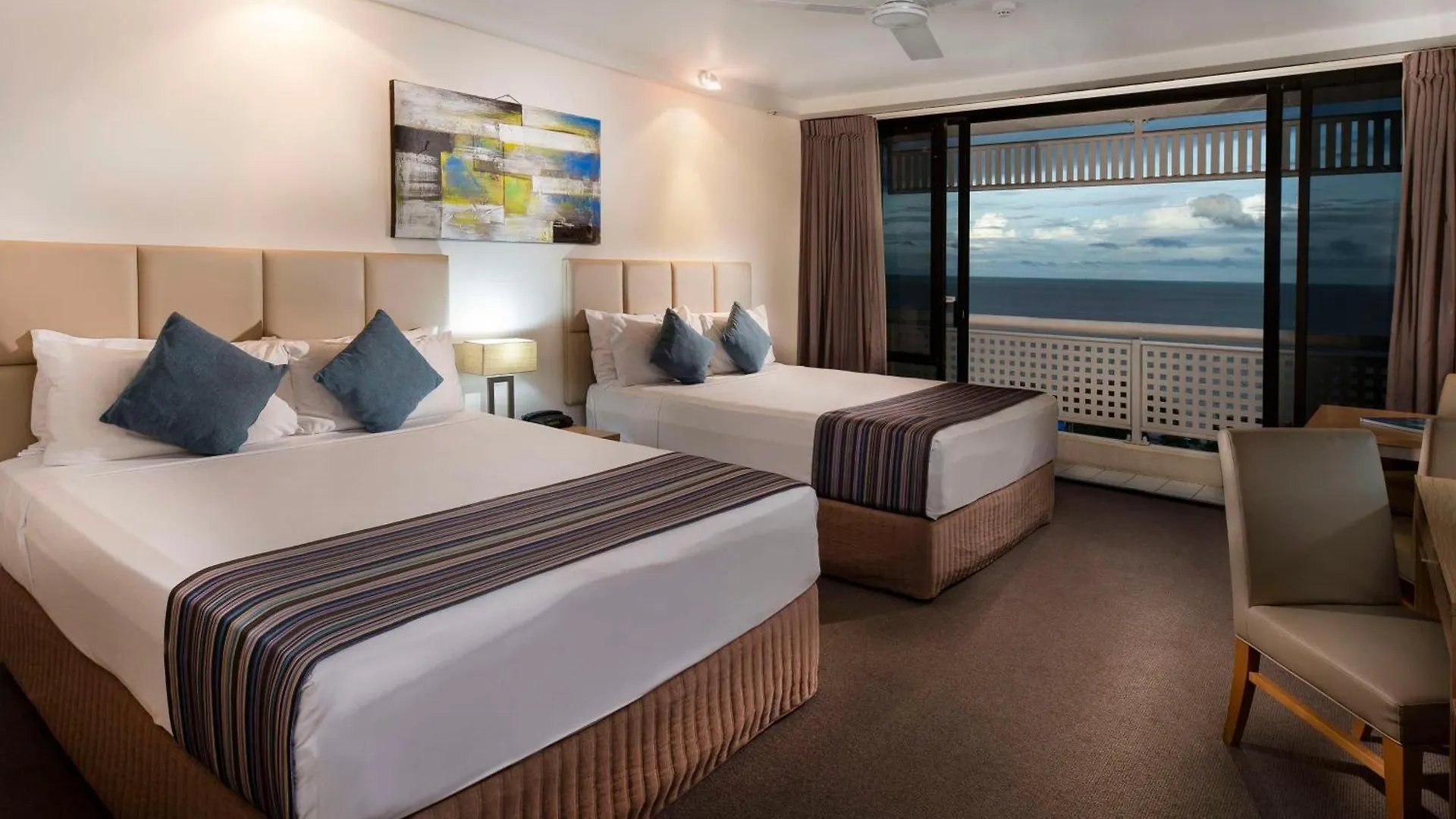 Rydges Esplanade Resort Cairns 4*,  Australia
