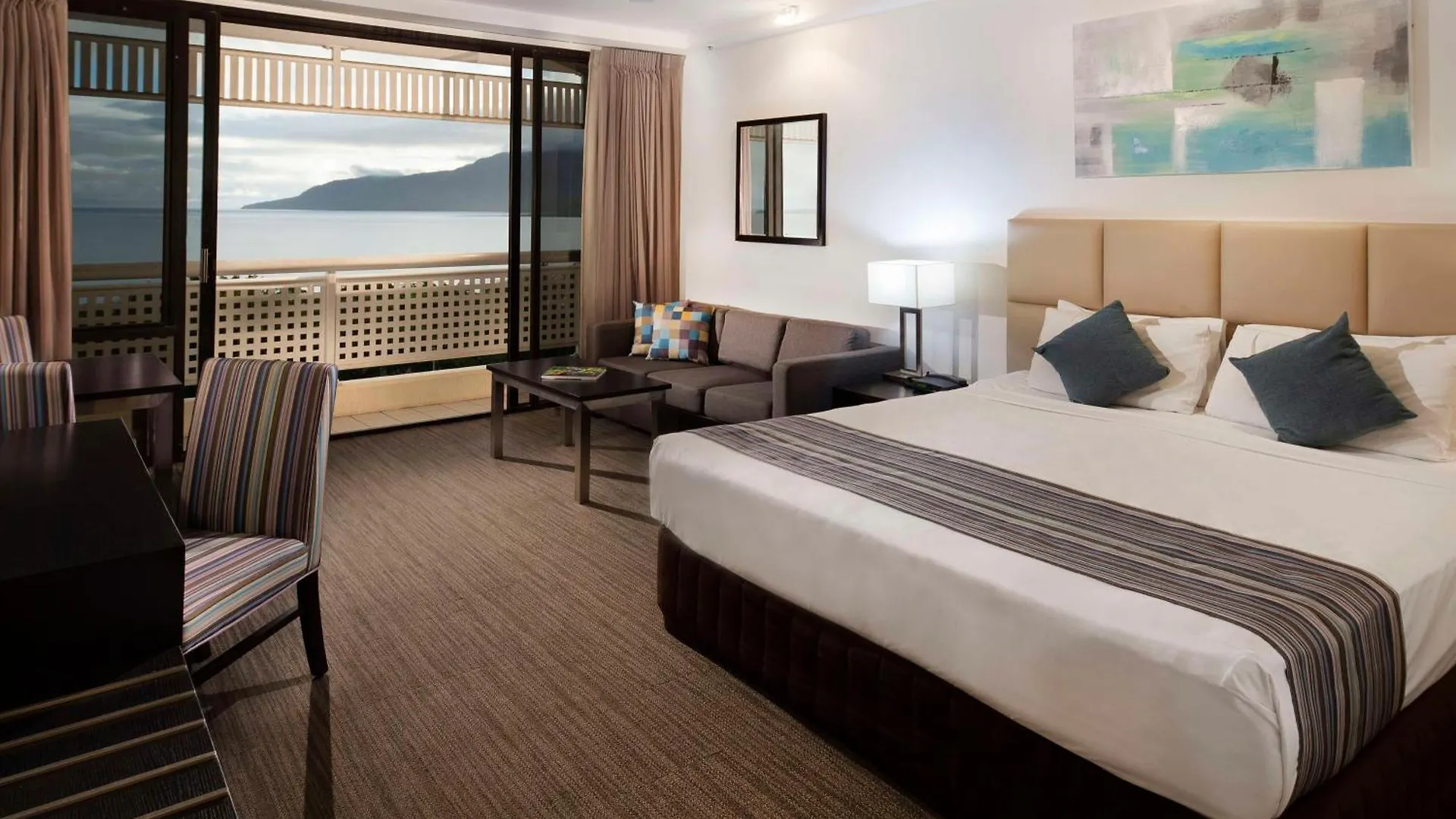 Rydges Esplanade Resort Cairns Hotel